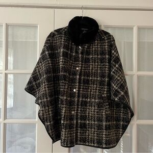 Paraduco Black and Gray Plaid Cape